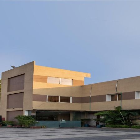 Oyo 79233 Hotel Hive Stays Kochi Екстериор снимка