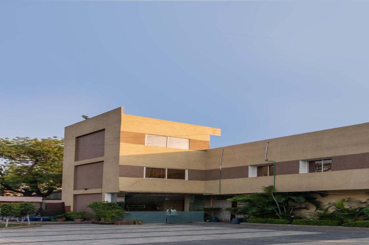 Oyo 79233 Hotel Hive Stays Kochi Екстериор снимка