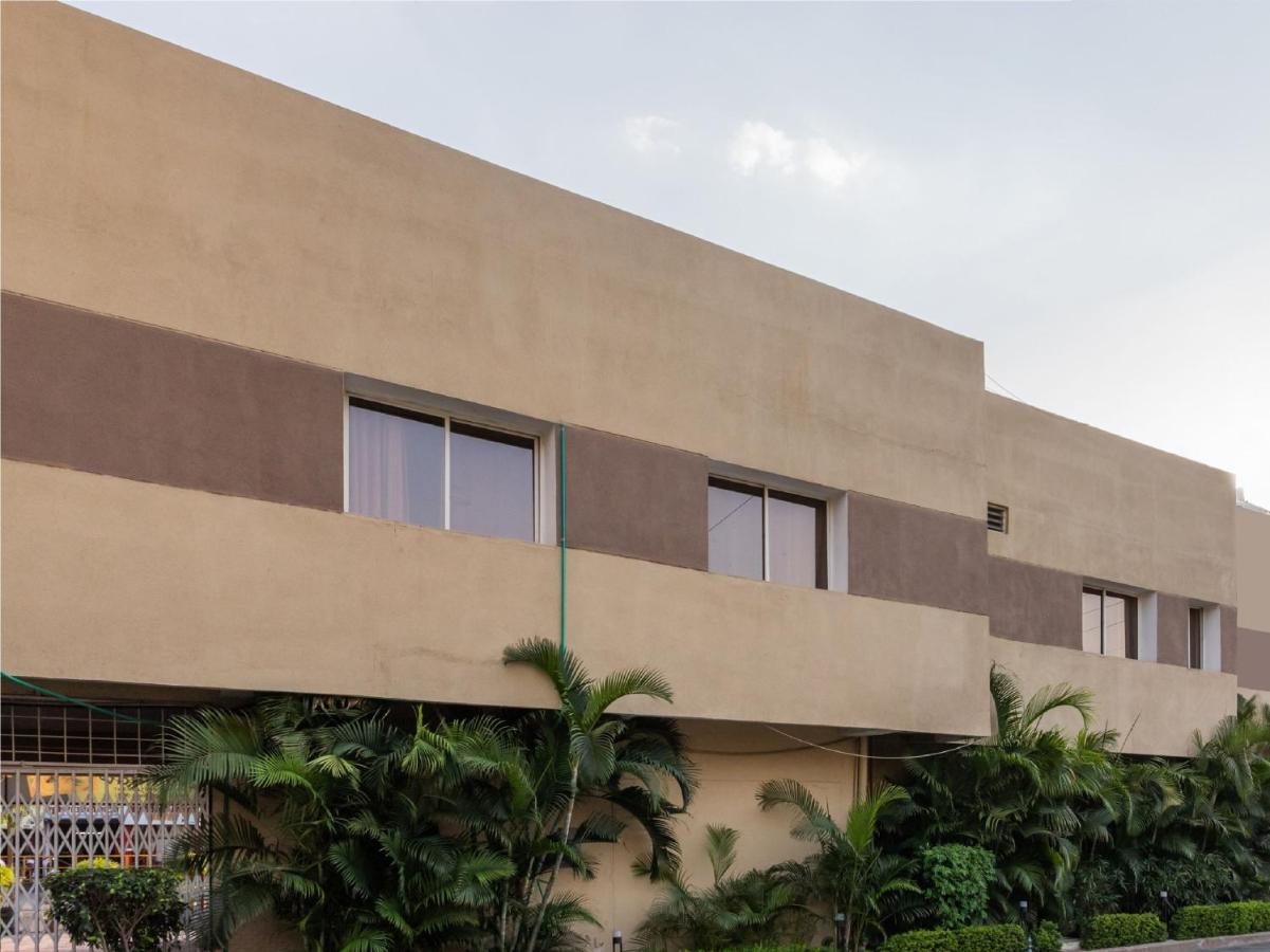 Oyo 79233 Hotel Hive Stays Kochi Екстериор снимка