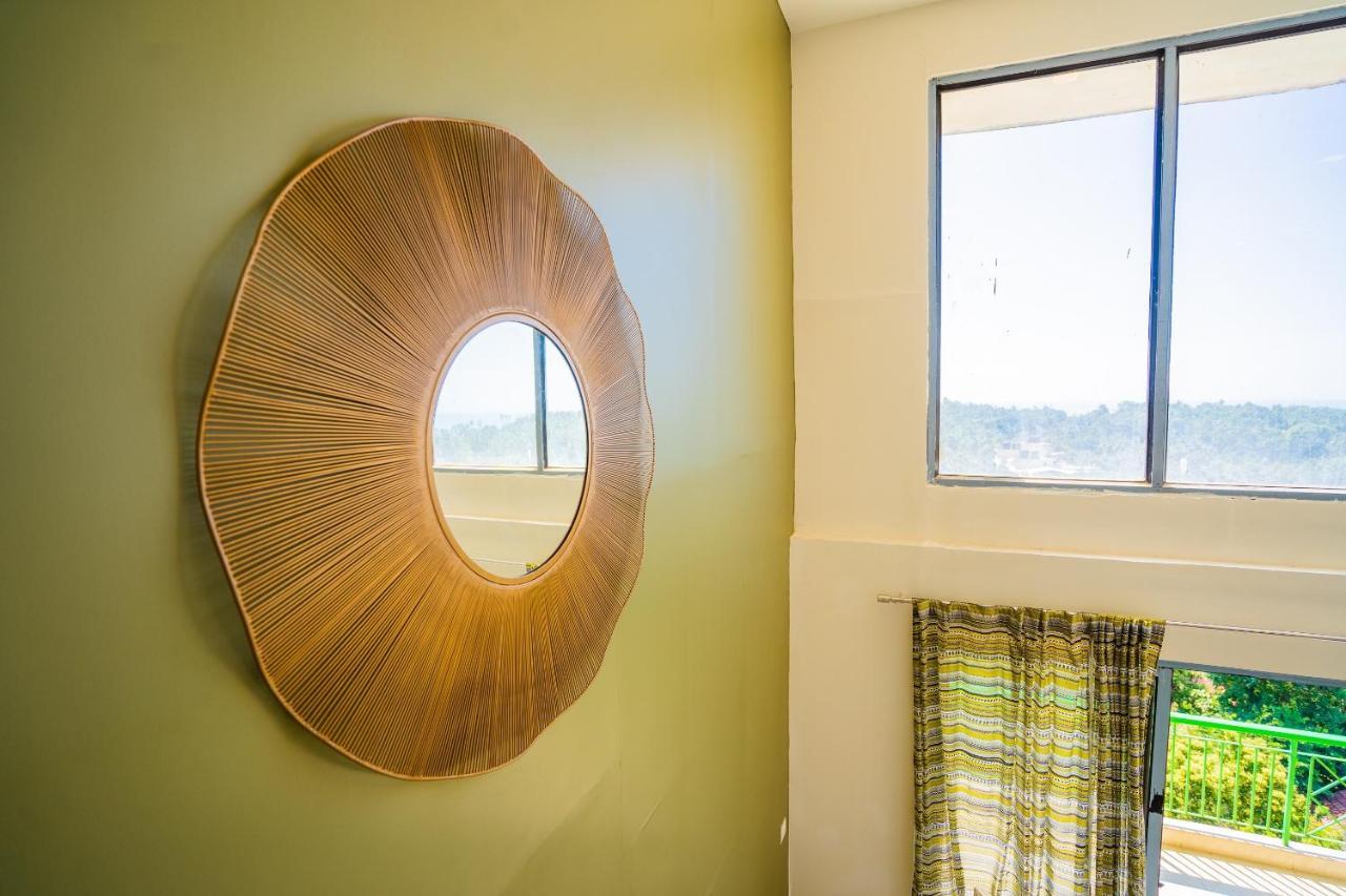 Oyo 79233 Hotel Hive Stays Kochi Екстериор снимка